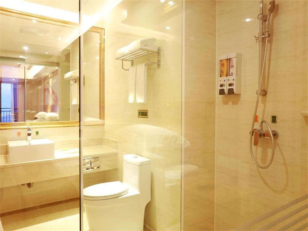 Vienna International Hotel Yantai Changjiang Road Xingyi Square Branch Eksteriør bilde