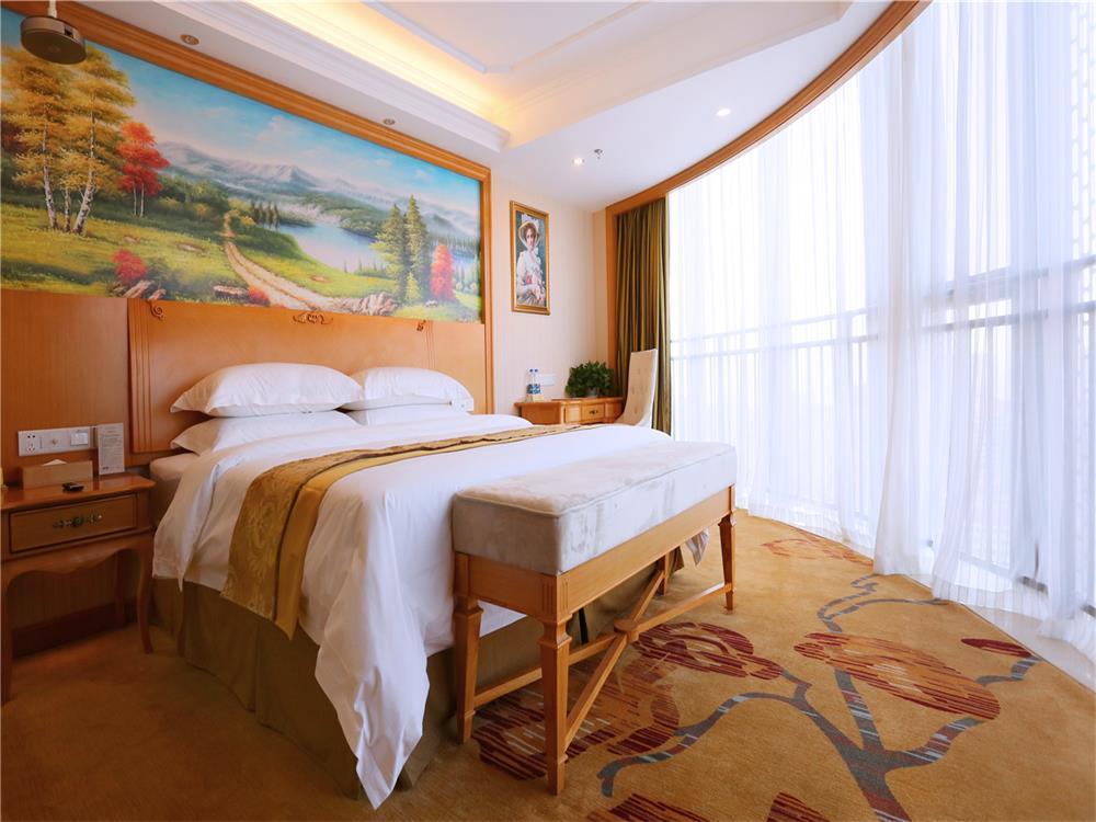Vienna International Hotel Yantai Changjiang Road Xingyi Square Branch Eksteriør bilde