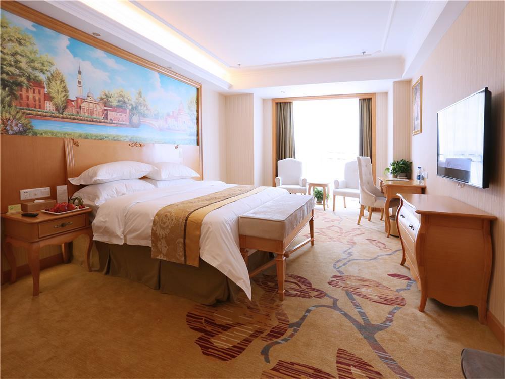 Vienna International Hotel Yantai Changjiang Road Xingyi Square Branch Eksteriør bilde