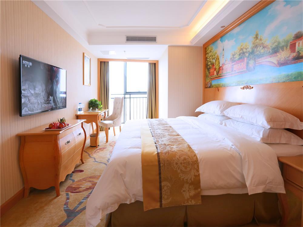 Vienna International Hotel Yantai Changjiang Road Xingyi Square Branch Eksteriør bilde